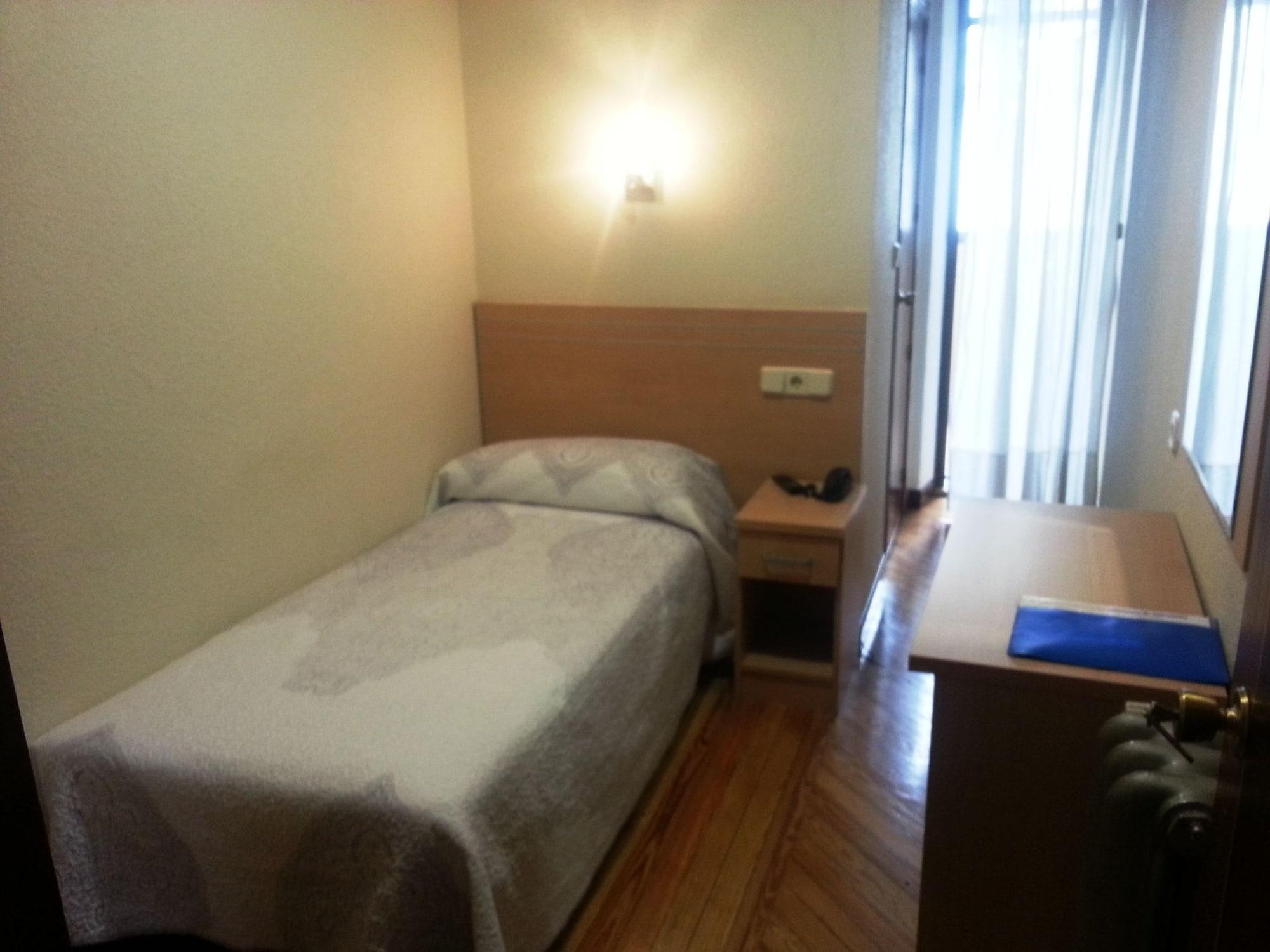 Hostal Avenida Madrid Exterior foto