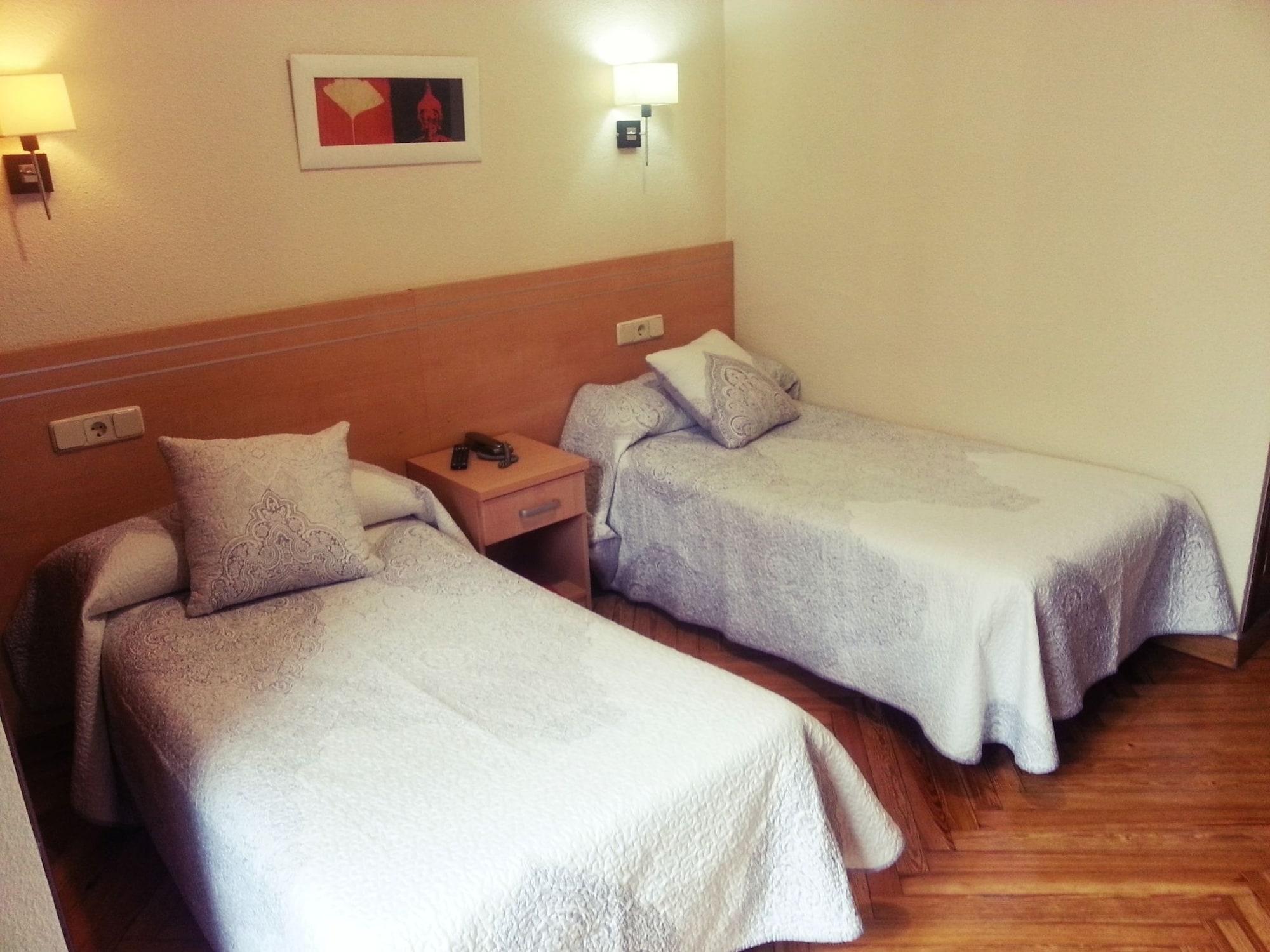 Hostal Avenida Madrid Exterior foto