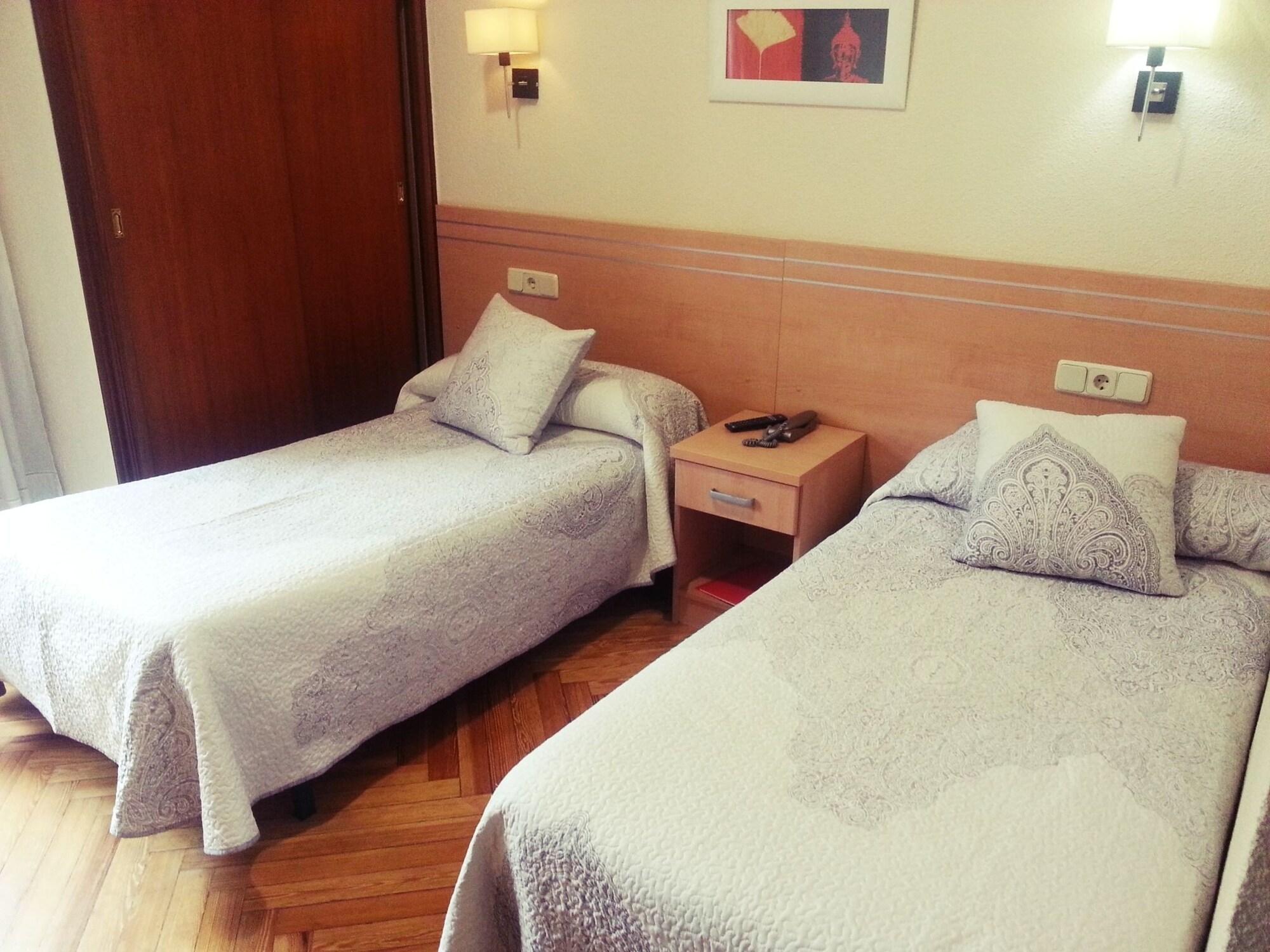 Hostal Avenida Madrid Exterior foto