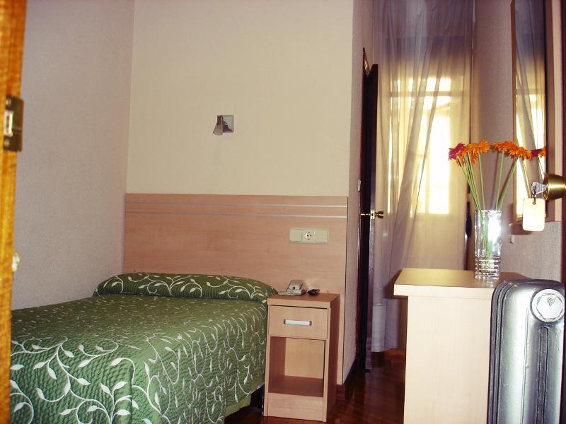 Hostal Avenida Madrid Exterior foto