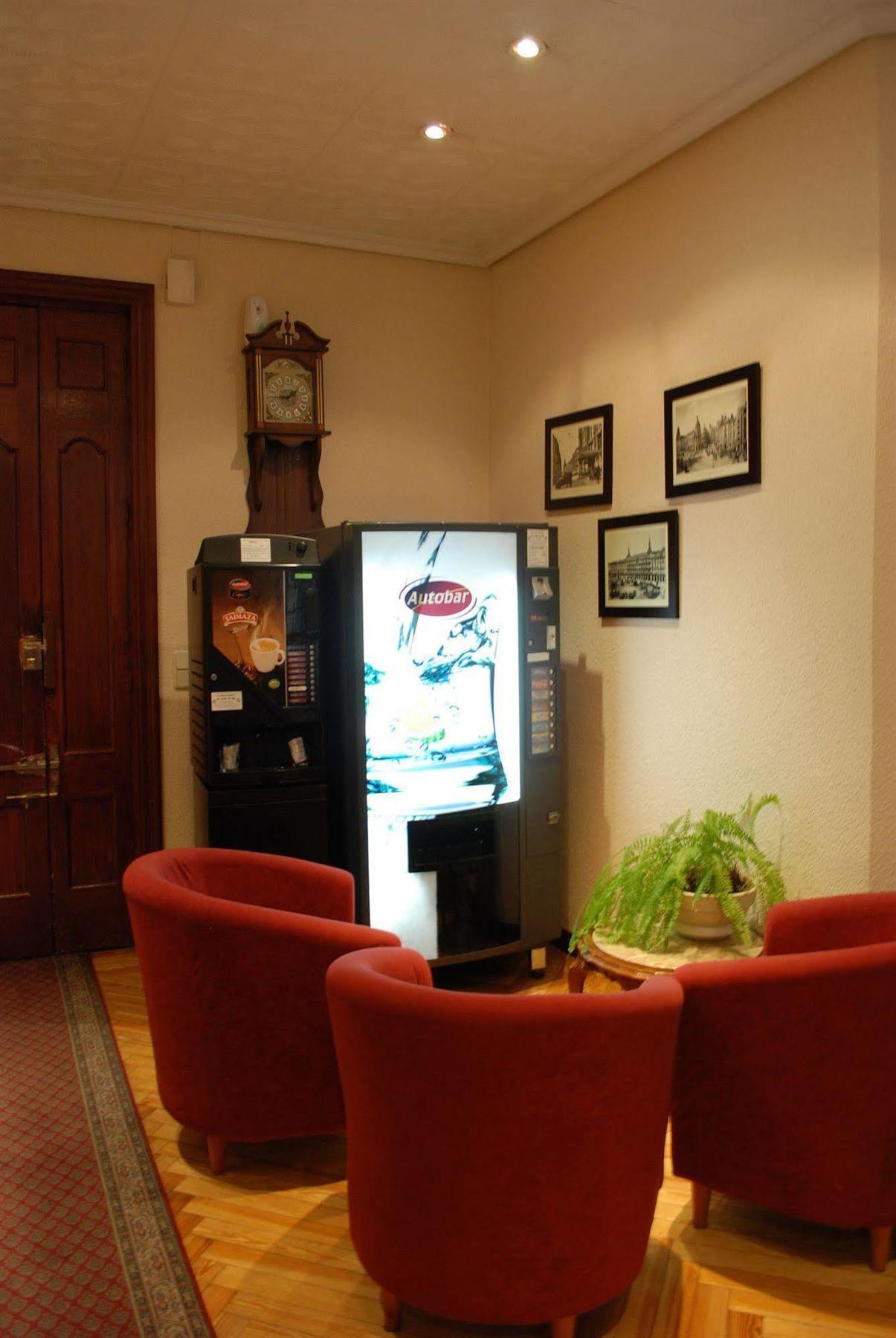 Hostal Avenida Madrid Exterior foto